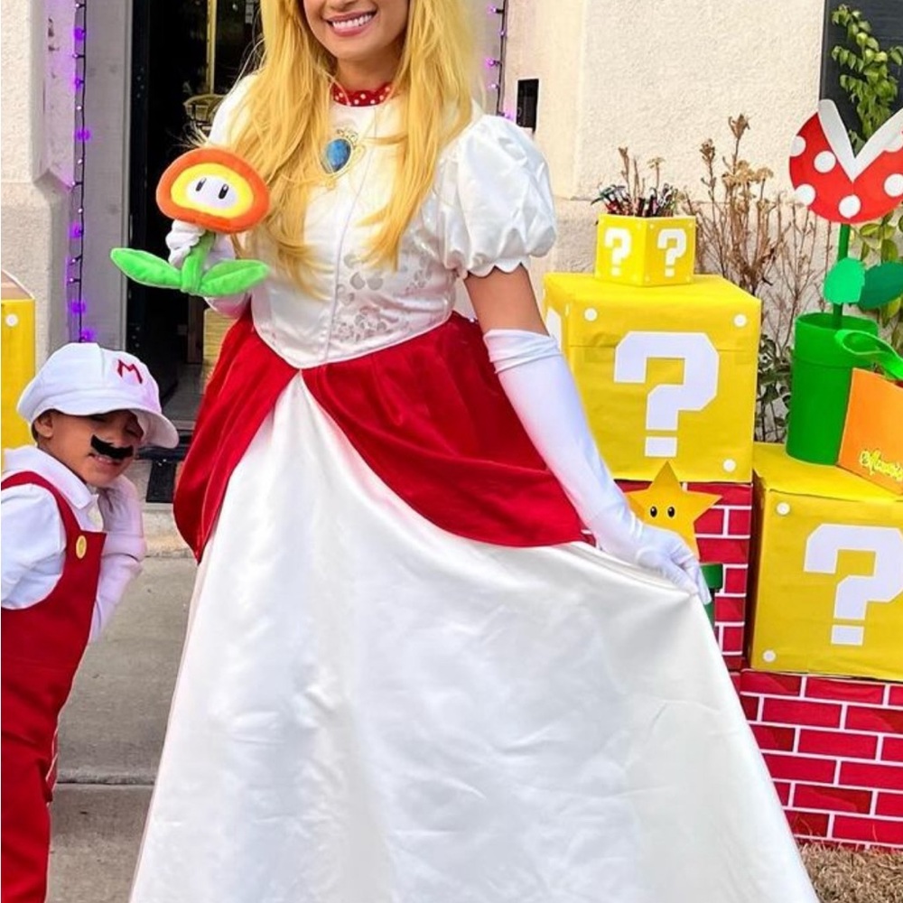 Princes Peach White Fire Flower costume. Used once.